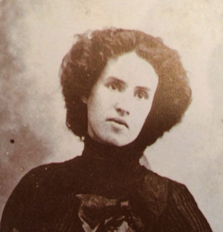 Photo of photos/Hilda McLennan (nee Russell) bn 1880 portrait